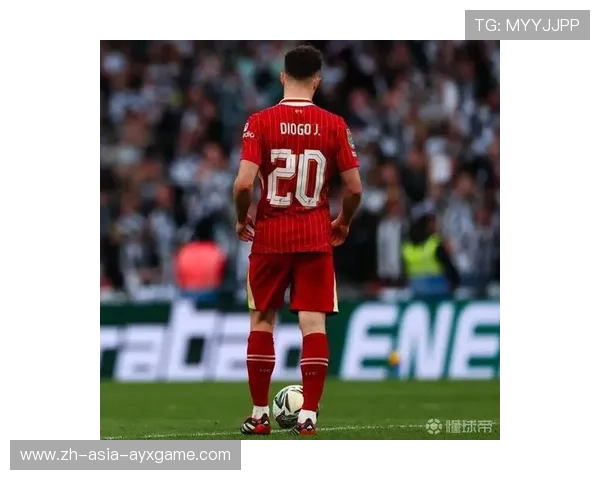 利物浦若塔飞速插上摆脱后起脚，带来精彩进攻一瞬间